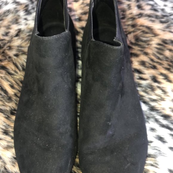 Pointed Flat Booties - Picture 2 of 3